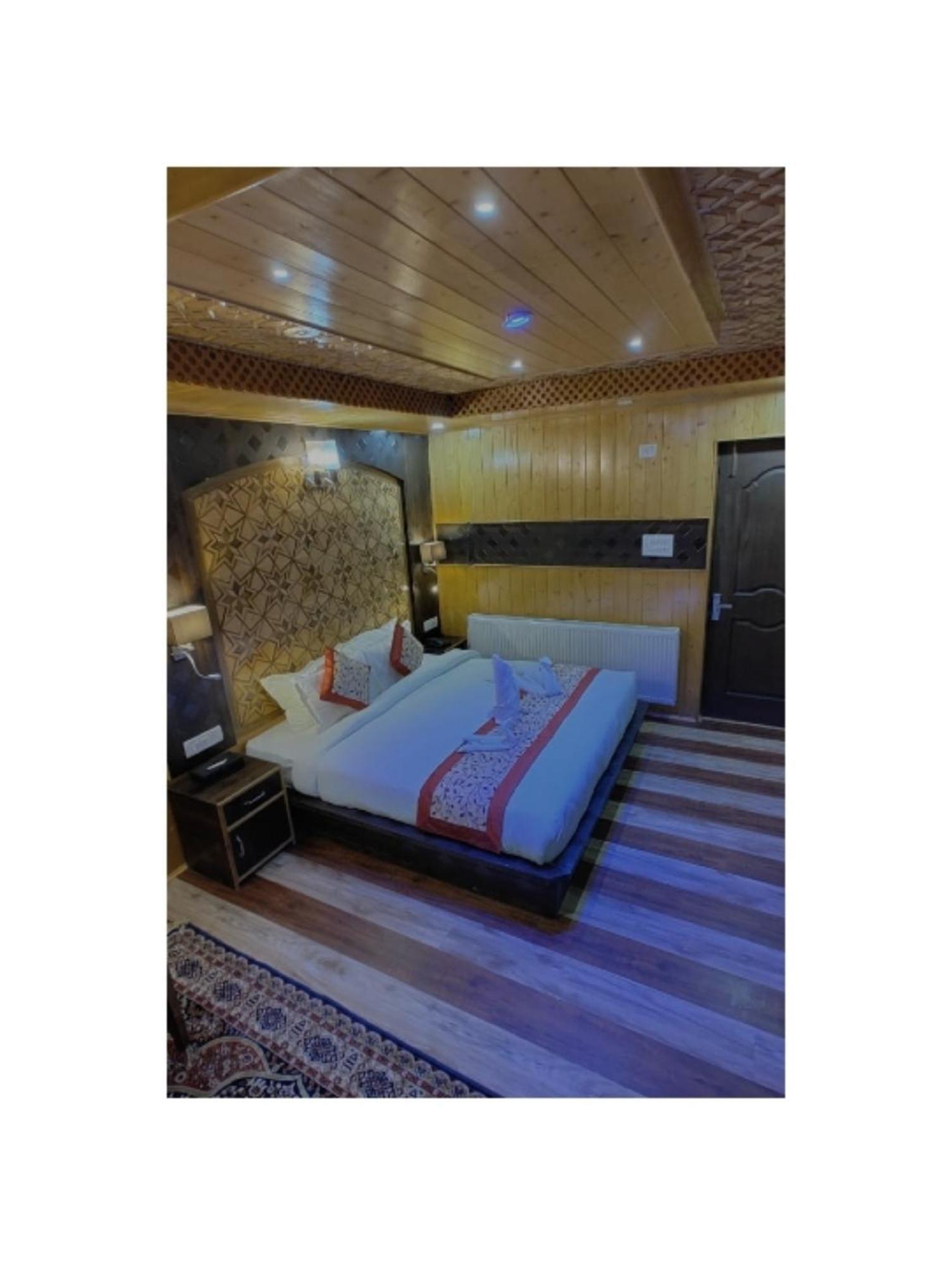 Hotel Shanu Premium Gulmarg Bagian luar foto