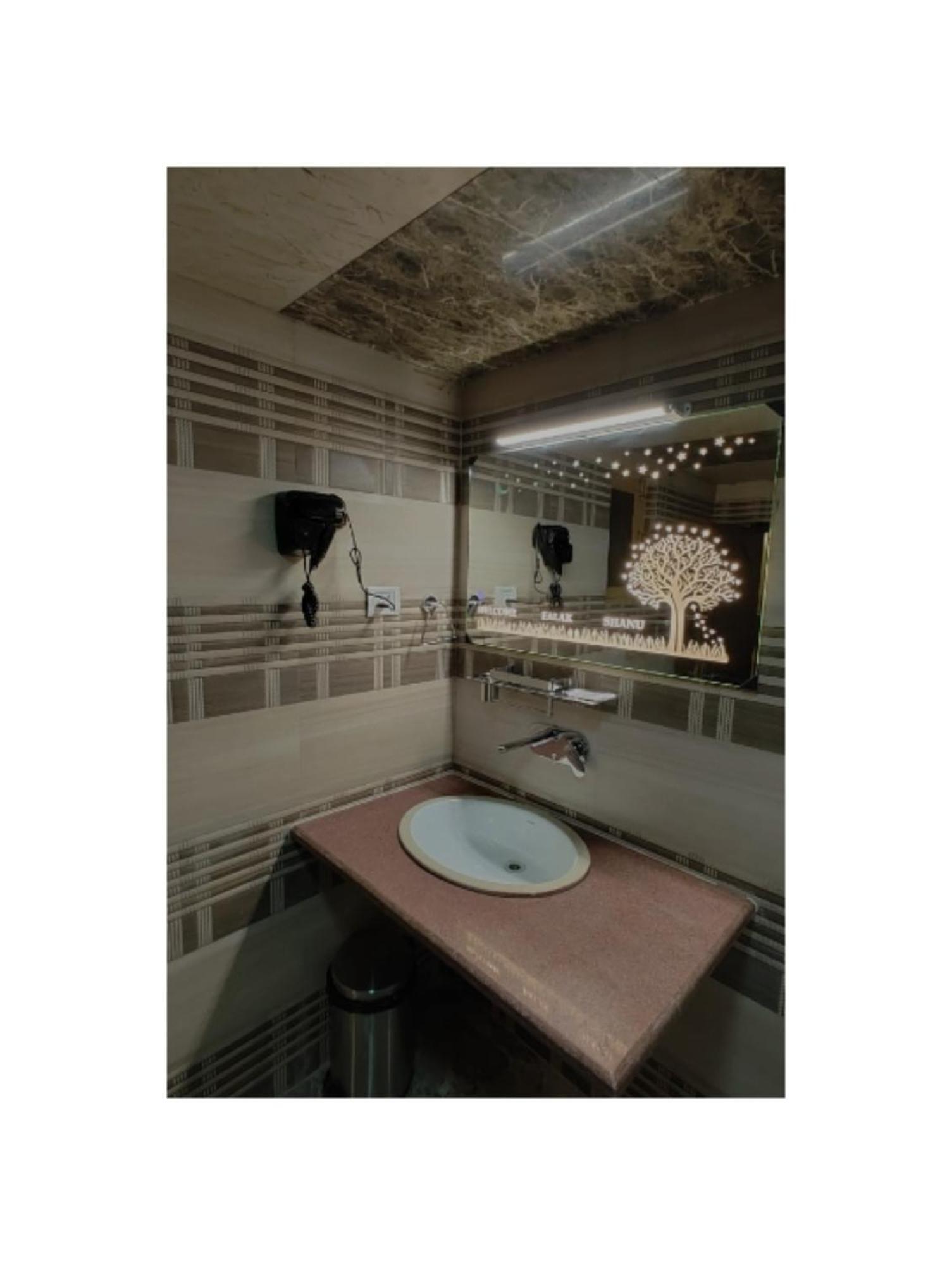 Hotel Shanu Premium Gulmarg Bagian luar foto
